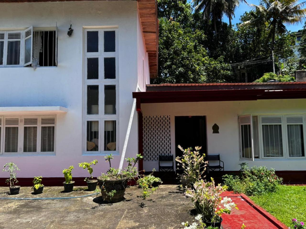 No 06 Veediya Bandara Lane Bahirawakanda Kandy Buitenkant foto