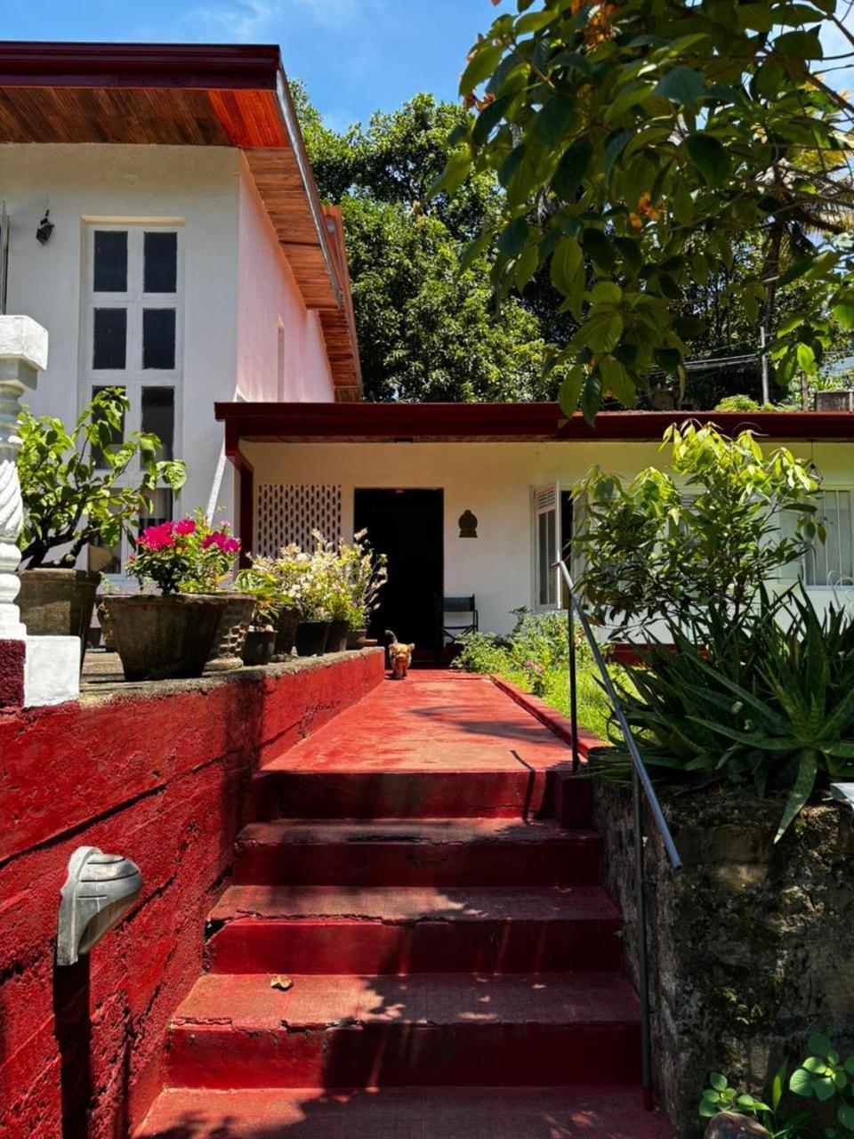 No 06 Veediya Bandara Lane Bahirawakanda Kandy Buitenkant foto