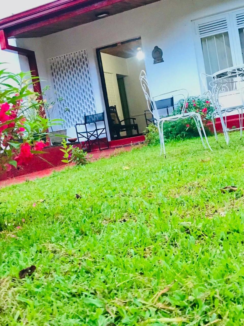 No 06 Veediya Bandara Lane Bahirawakanda Kandy Buitenkant foto